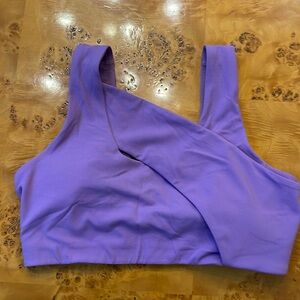 Lululemon mini cross front sports bra. (Lululemon size 8) like new